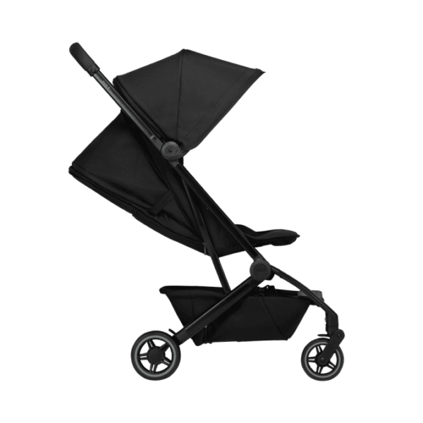 joolz_aer_buggy_space_black_zijkant_halve_ligpositie