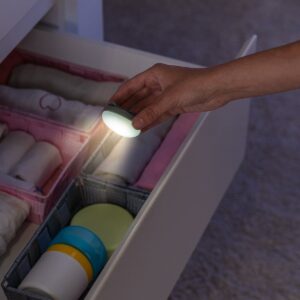 Compact voedingslampje voor nachtelijke verzorging