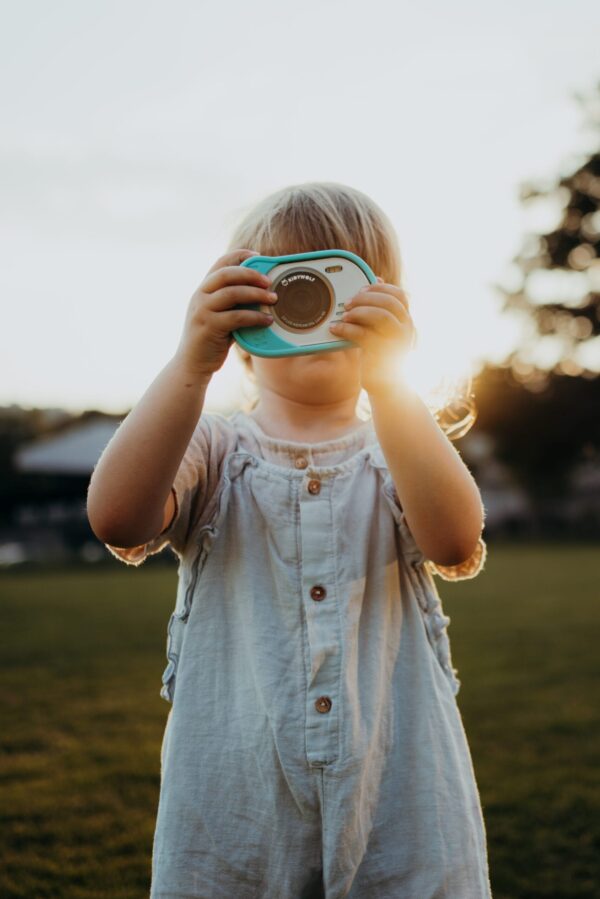 kidycam kindercamera makkelijk vast te houden in kinderhandjes