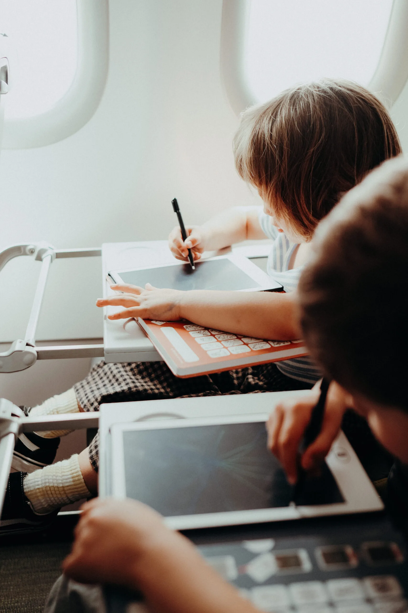 Kindertablet voor tekenen en schrijven op reis