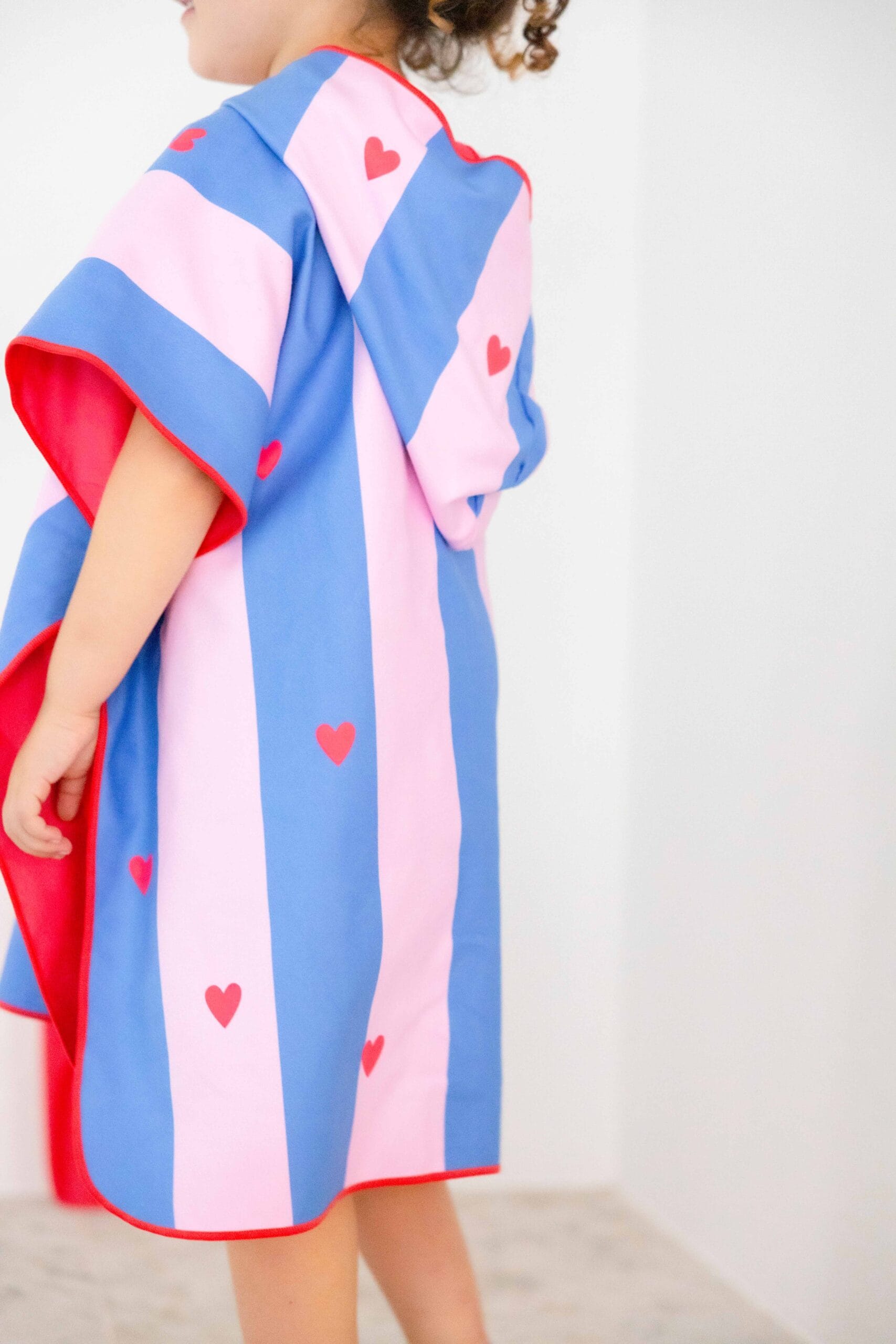 Quut kinder poncho met capuchon kleur cherry