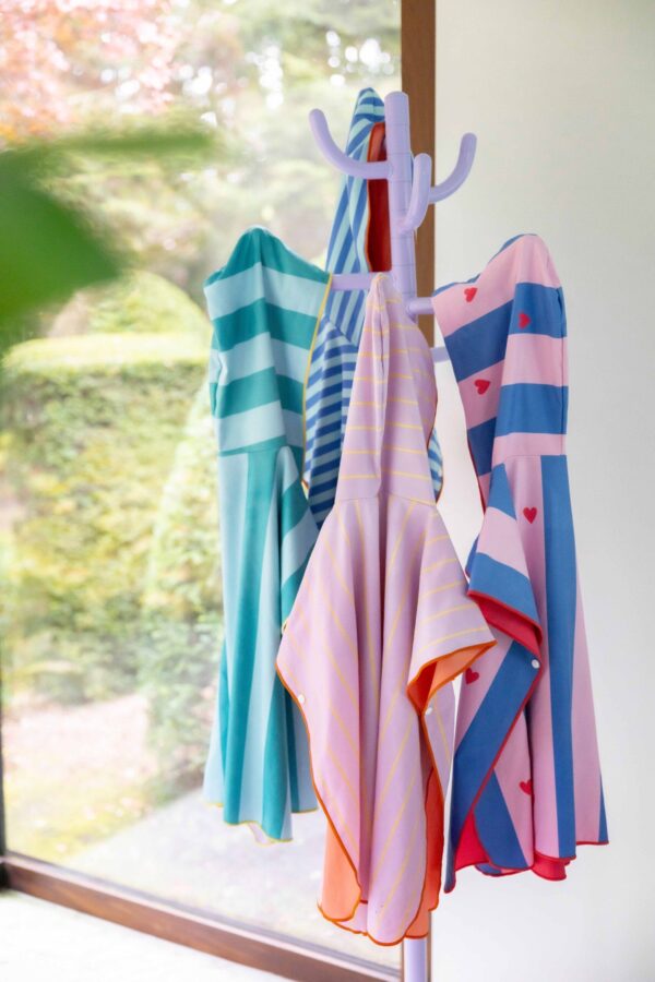Quut kinderponcho - collectie aan kapstok