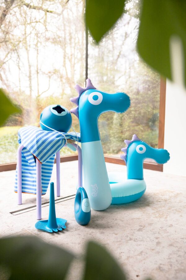 Quut-Noodle-Friends-Zeepaard cosmic blue collectie zeepard ballo bal, triplet, zwemring zeepaard