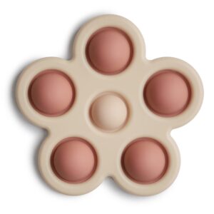 Mushie_sensorische_speelgoed_bloem_rosw_blush_shifting_sand