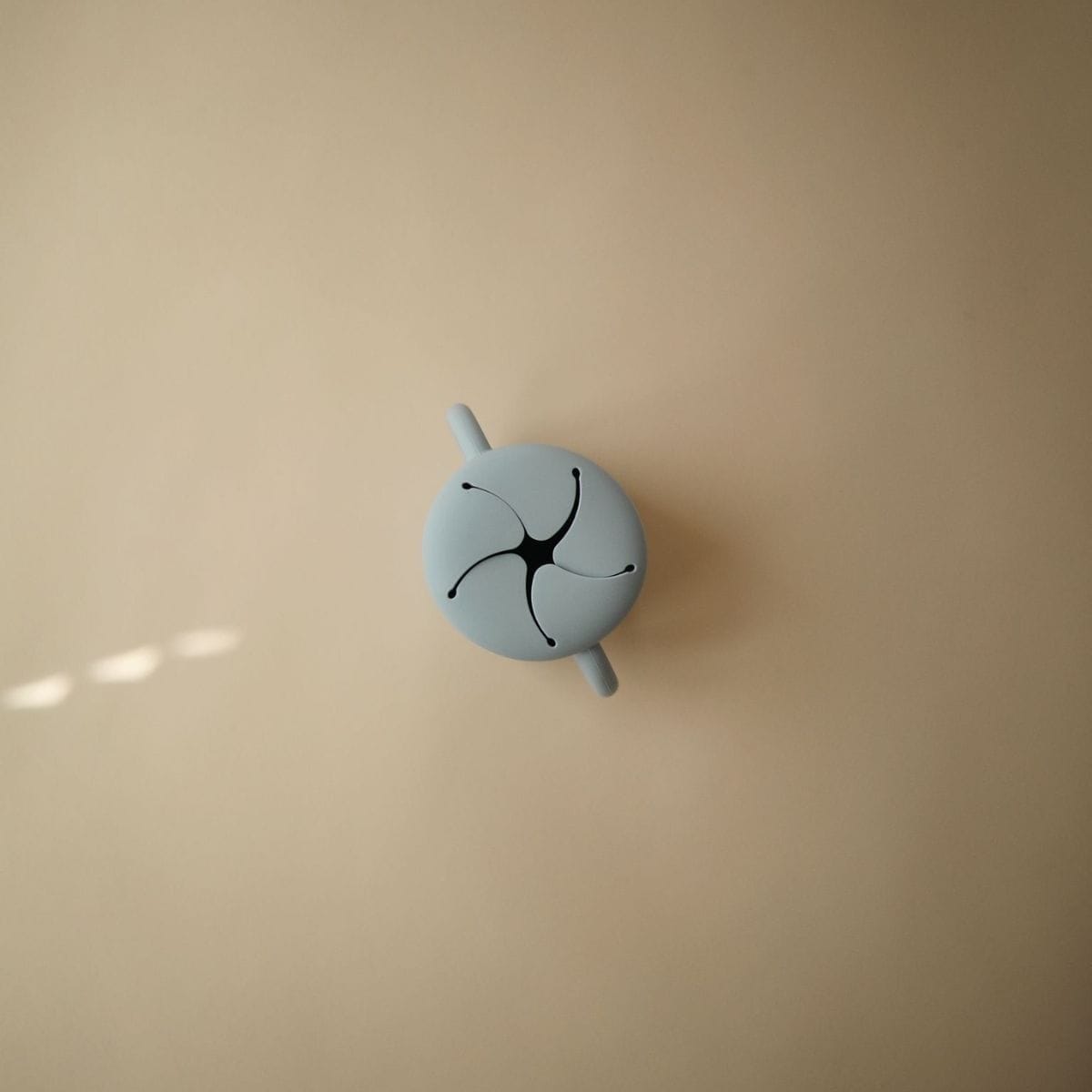 Mushie_silliconen_snackbeker_powder _blue