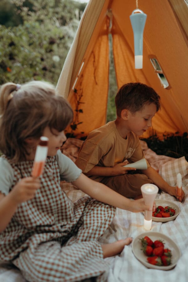 zaklamp voor kinderen met meerdere functies foto van tent buiten kamperen