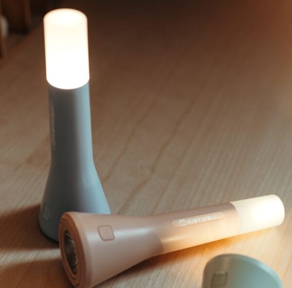 kindywolf zaklamp staand in de kleur blauw en roze