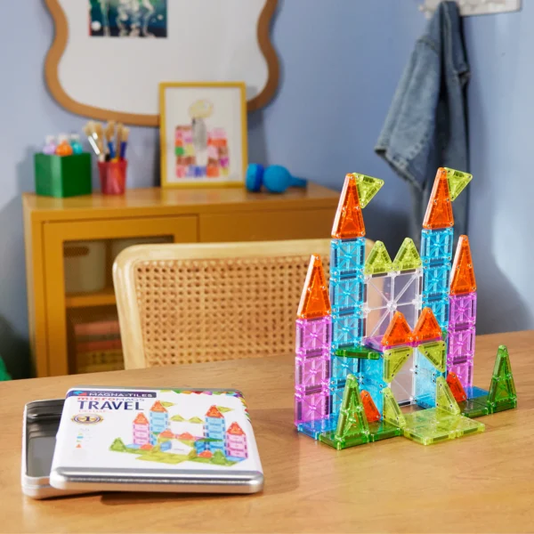 Magna_tiles_travel_deluxe_reisset_55_stuks_ voor speelgoed voor onderweg en thuis
