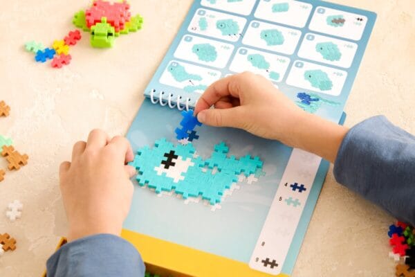 Plus_plus_activity_pad_ocean_125 _stuks plus plus puzzelen op numme oceaan