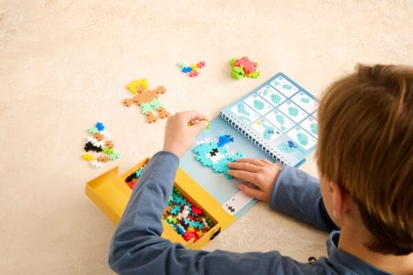 Plus_plus_activity_pad_ocean_125 _stuks speelgoed voor onderweg met zee-thema