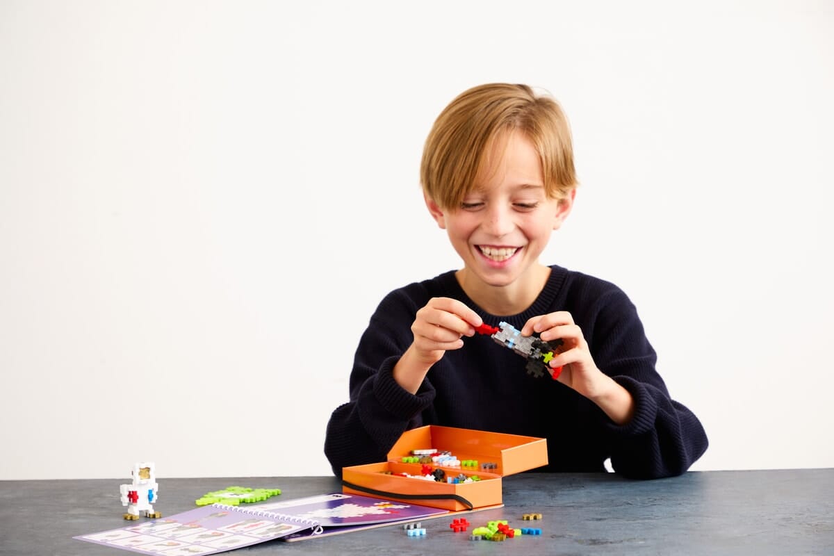 Plus_plus_activity_pad_ruimte_125 _stuks puzzel en bouw speelgoed raketten en planeten