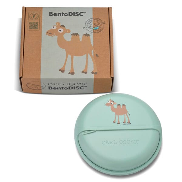 Snackbox met kamelendesign in groen – Bentodisc van Carl Oscar, vooraanzicht en met verpakking