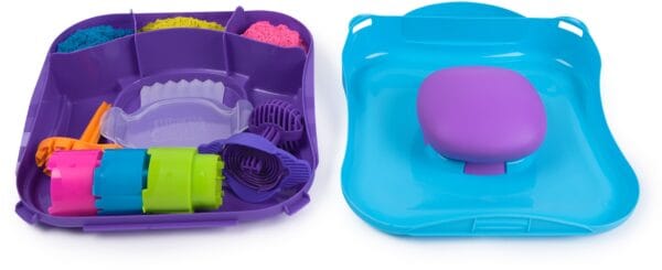kinetic sand squishmotion set – roze, geel en blauw zand in doos met ribbelcutter