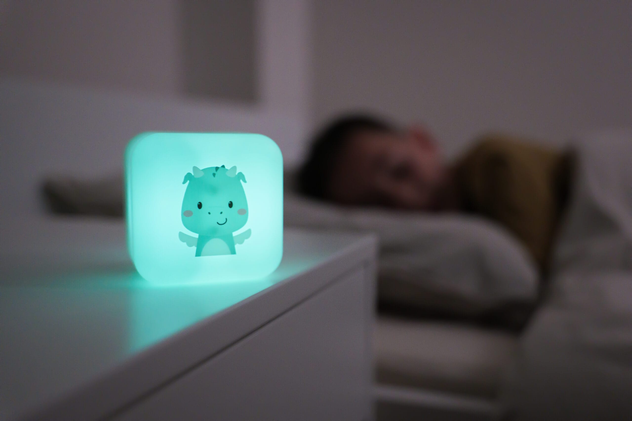Cloud B Cube B Drake de Draak nachtlampje op nachtkastje