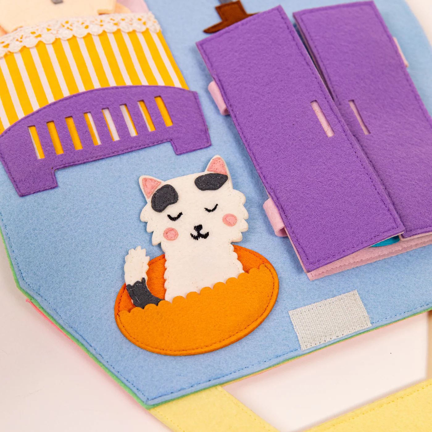 jolly-design-travel-buddy-poppenhuis-busy book voor onderweg