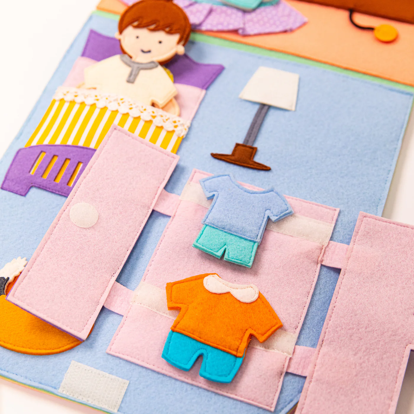 jolly-design-travel-buddy-poppenhuis-busy book vanaf 2 jaar detailfotot