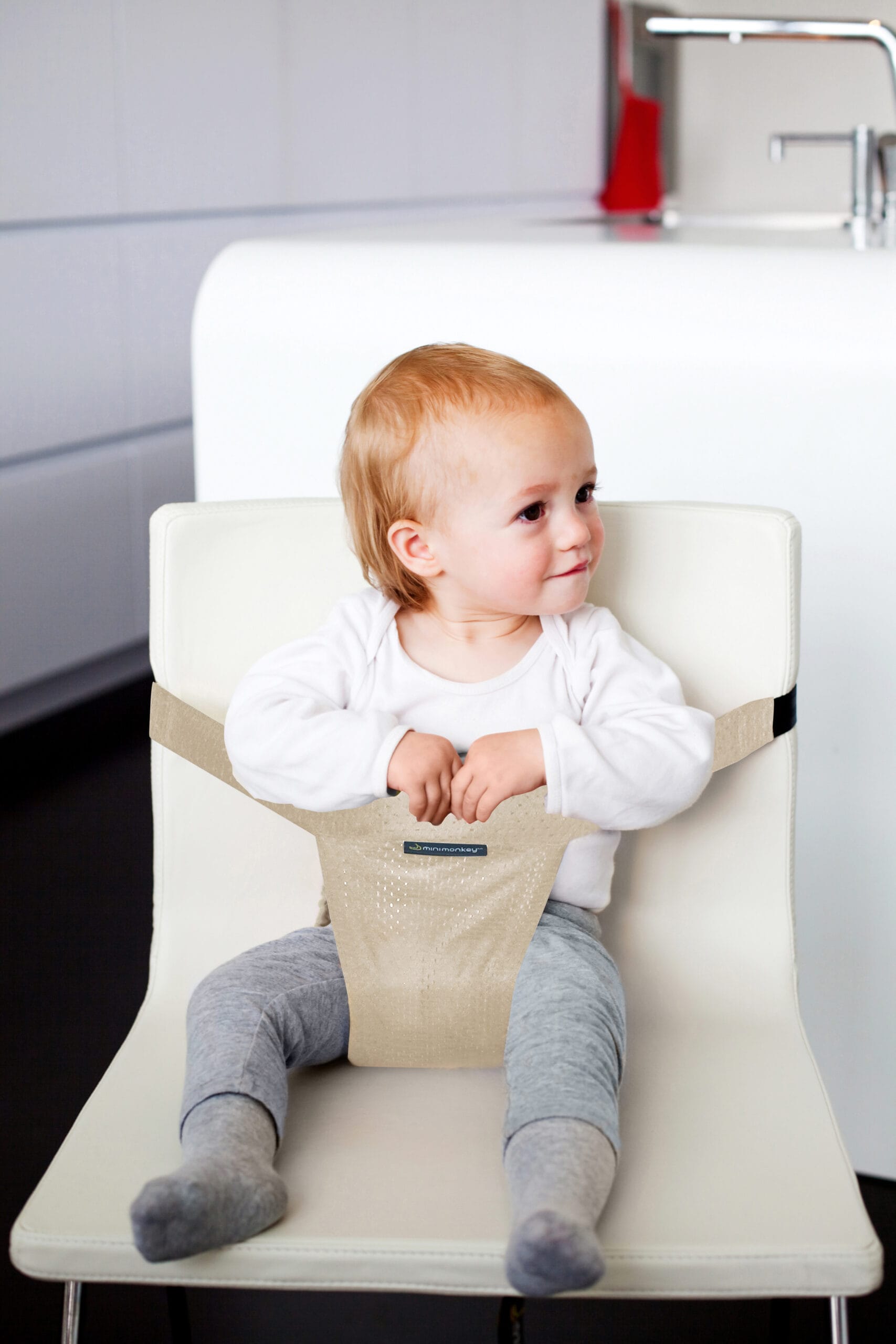 Minimonkey Mini Chair Pocket Sand – reis kinderstoel harnas voor elke stoel