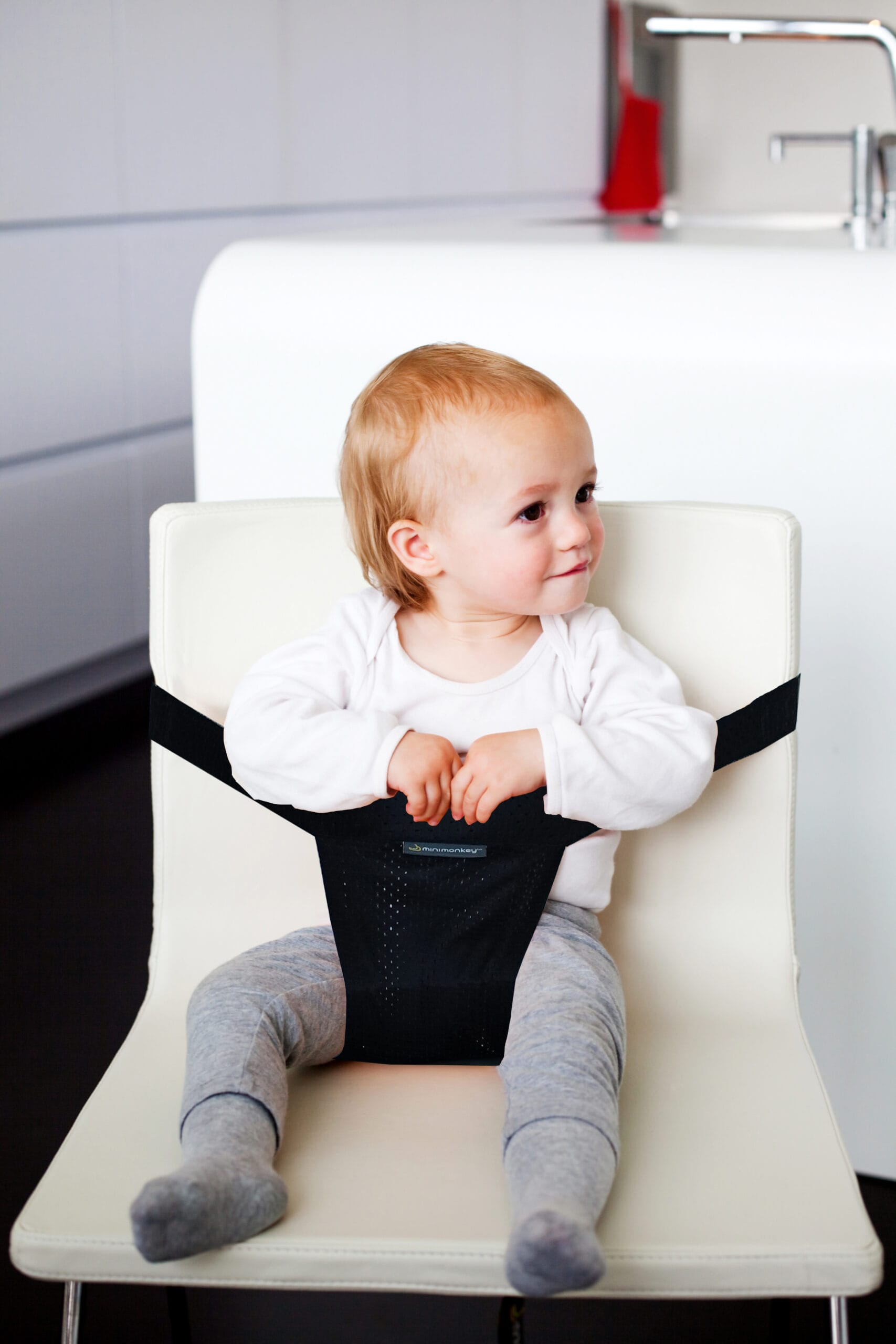 Minimonkey mini chair pocket black – universele kinderstoel voor onderweg