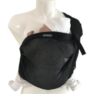 Detail van de zwarte mesh stof van de Minimonkey Mini Sling